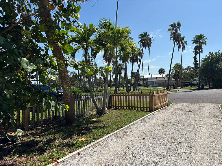 Picture from house to street