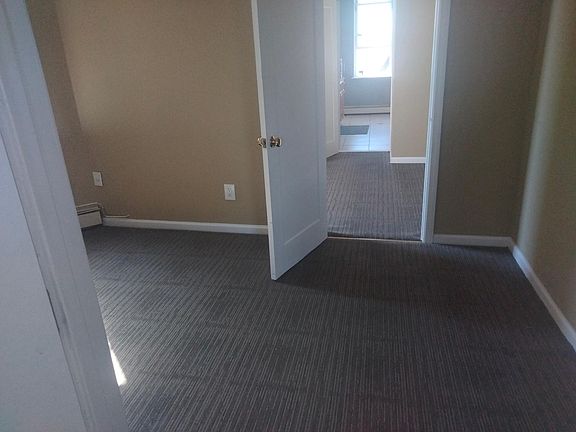 4th image of 396 Bay St