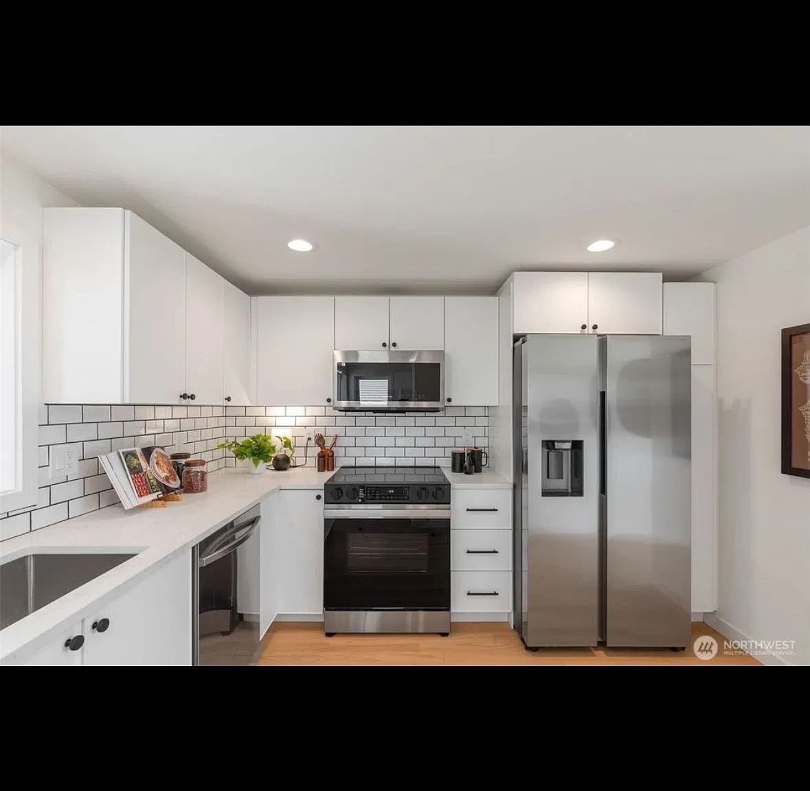 3 bed, 2.5 bath, 1580 sqft, $3,650 — Photo 4