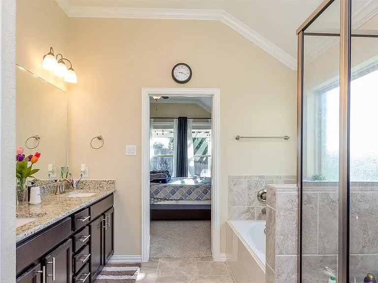 11075 Walts Run Ln — Photo 2