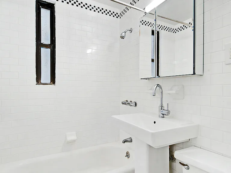 414 W 49th St #2B — Photo 6