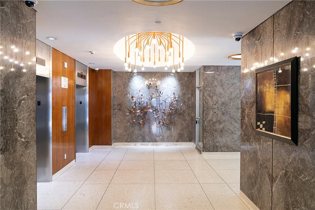 2 bed, 1166 sqft, $5,000 — Photo 2