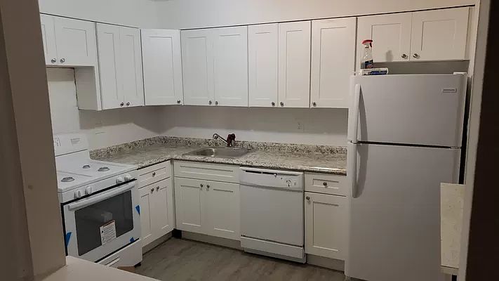 2nd image of 620 E 57th St #1