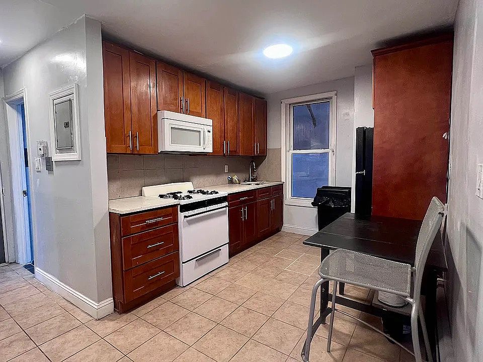 1st image of 1640 Saint Peters Ave Floor 1