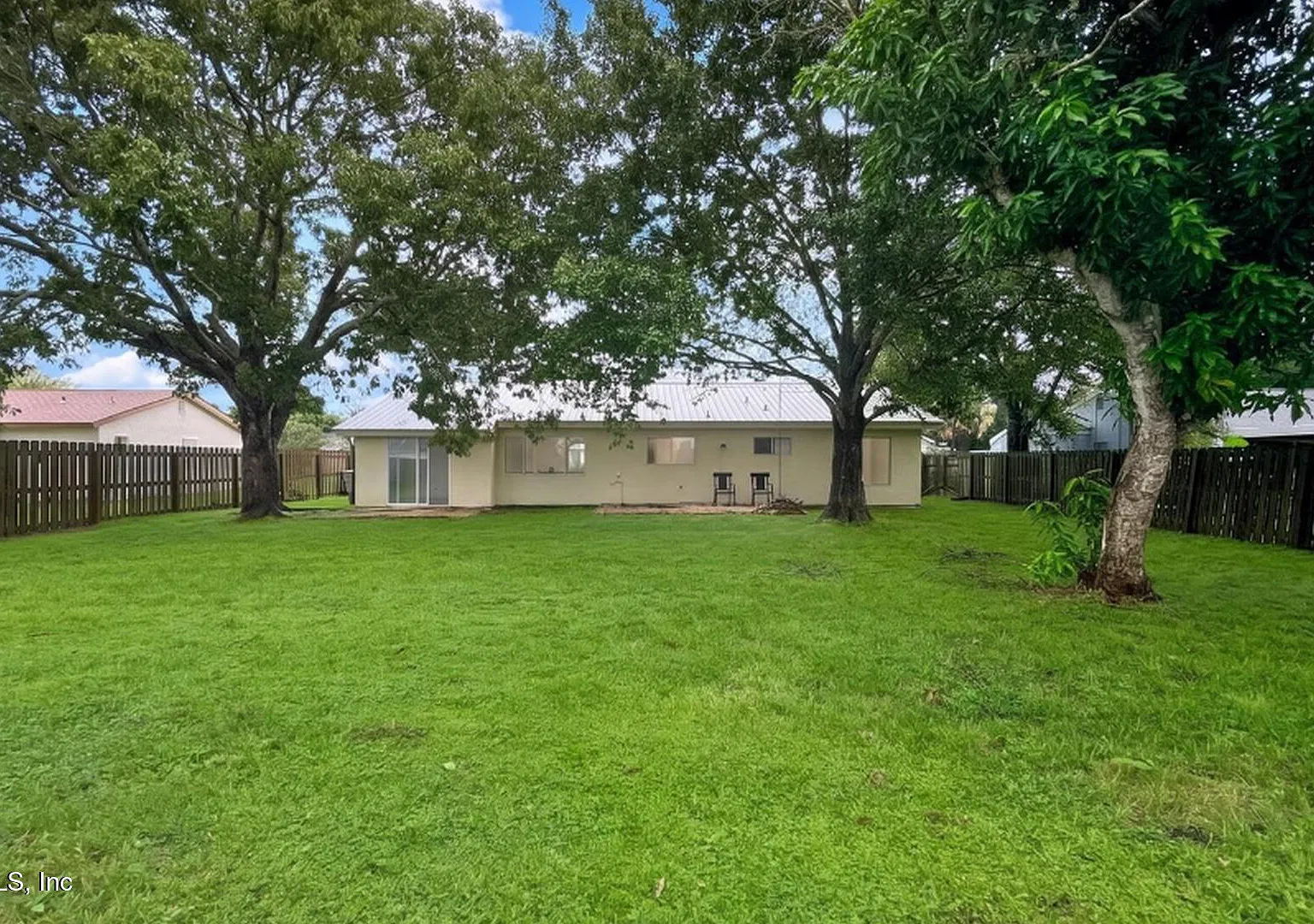 3 bed, 2.0 bath, 1320 sqft, $2,050 — Photo 4