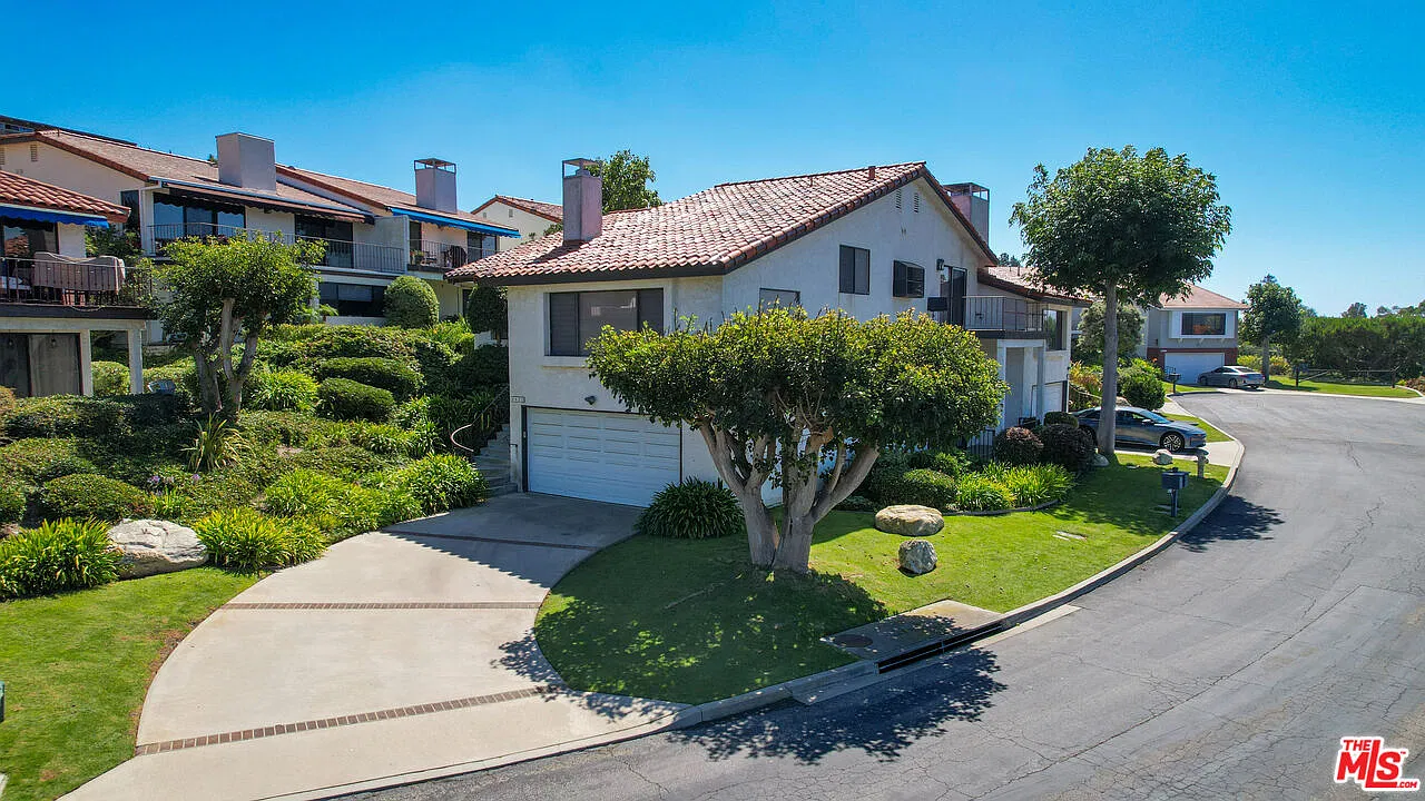 3 bed, 3.0 bath, 2499 sqft, $6,000 — Photo 4