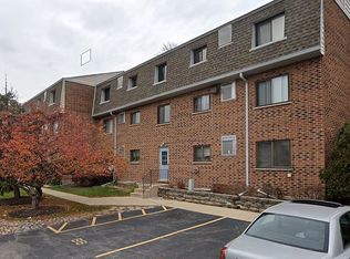 3266 Sanders Rd #6B, Northbrook, IL 60062