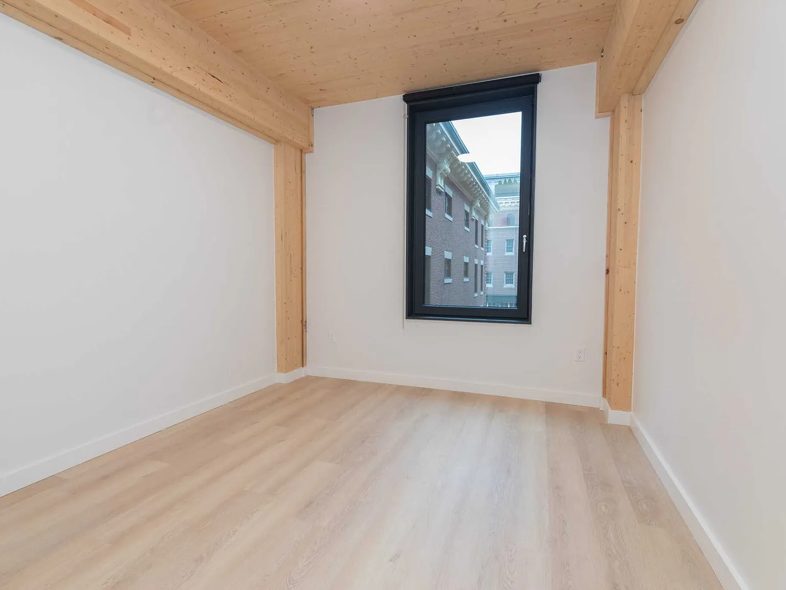 3 bed, $5,100 — Photo 2