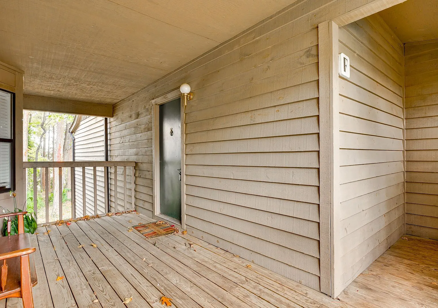 Beautifully remodeled one bedroom, one bath in Lake Wylie Woods! — Photo 2