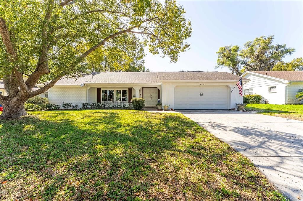 8210 Valley Stream Ln
