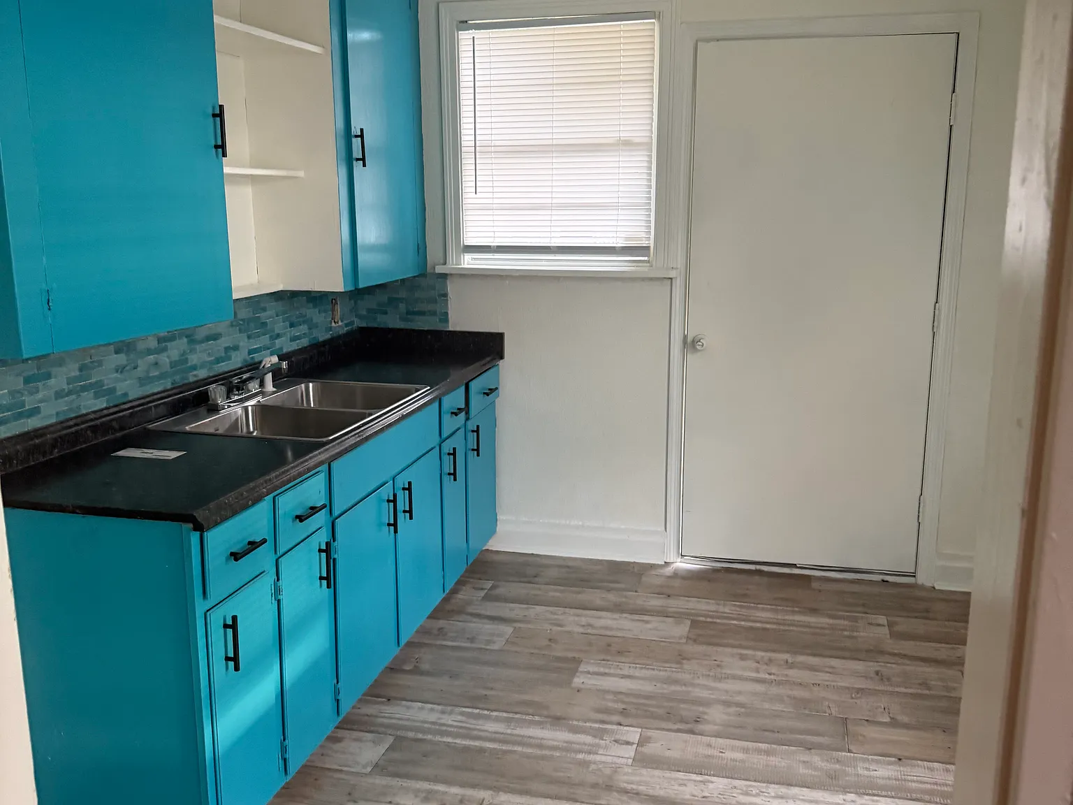 2 bed, 966 sqft, $900 — Photo 2