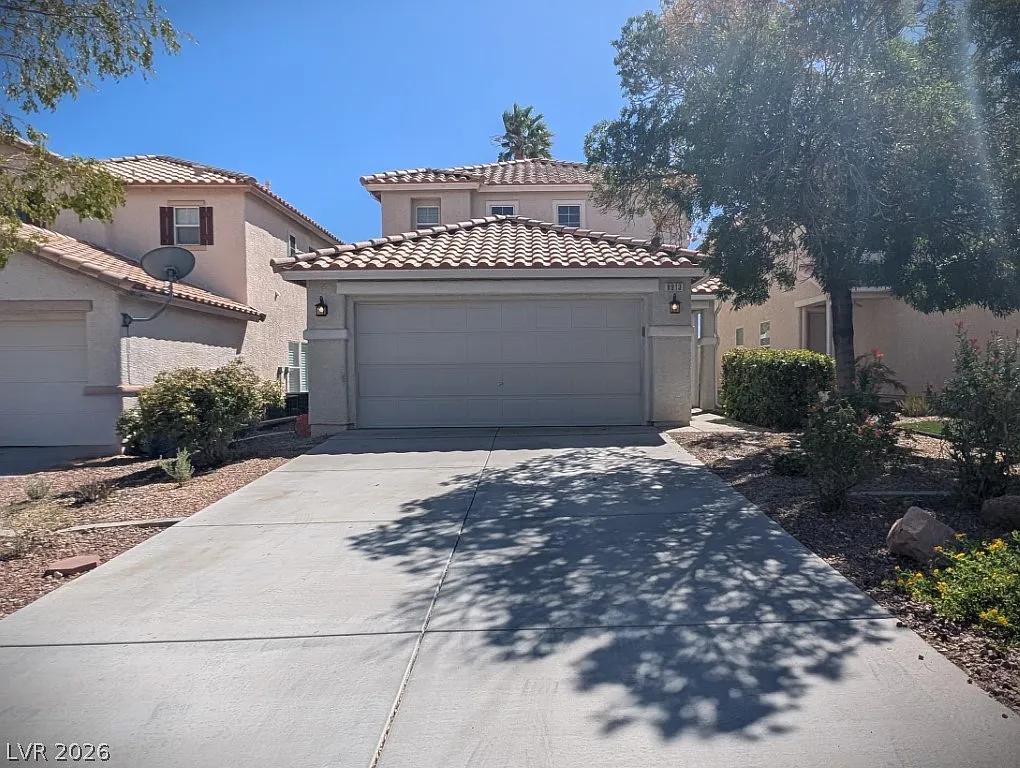 3 bed, 2.5 bath, 1818 sqft, $2,100 — Photo 1