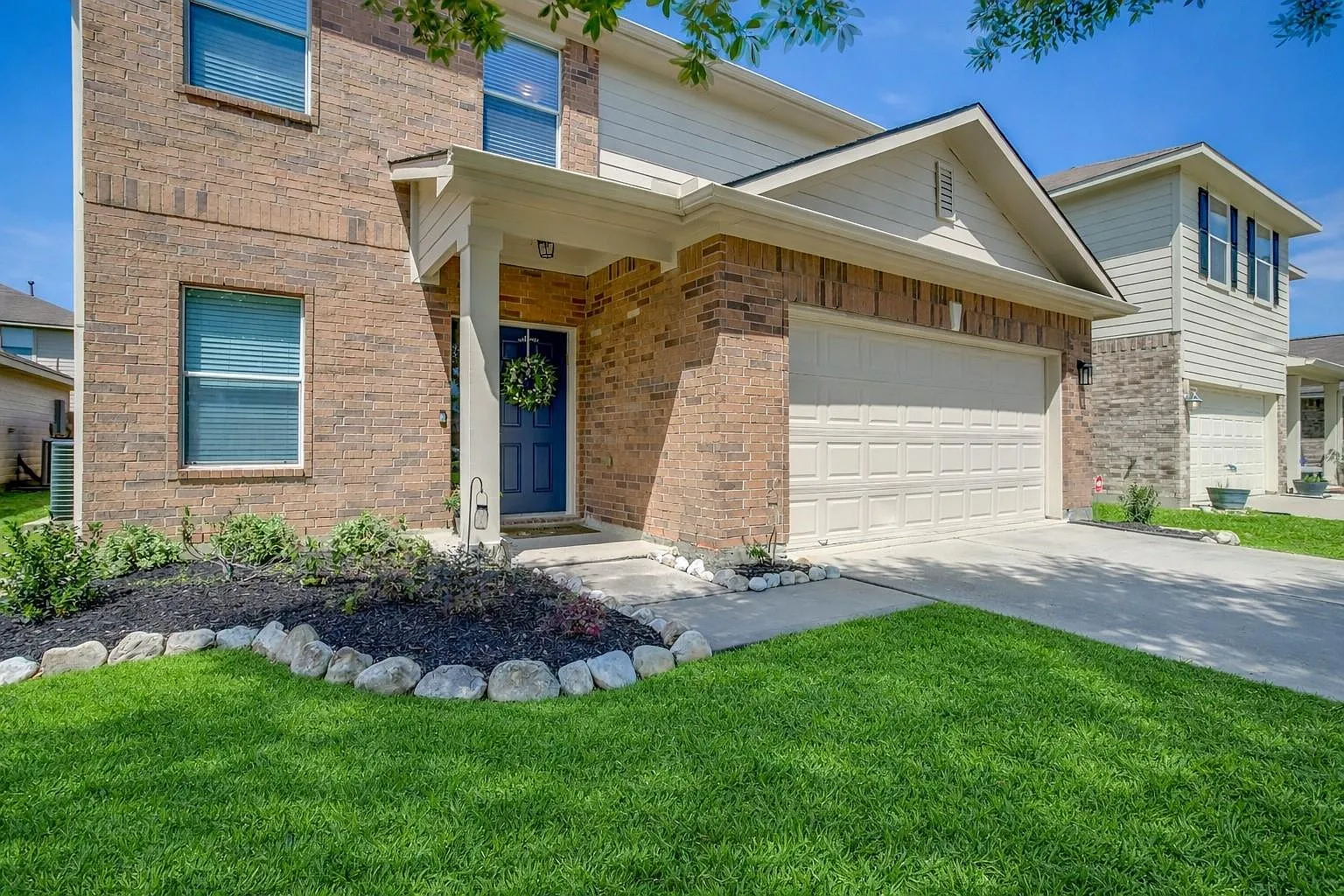 3 bed, 2.5 bath, 1918 sqft, $4,000 — Photo 2