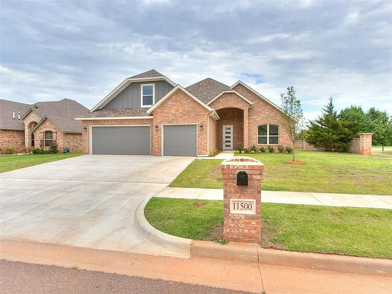 11500 Fairways Ave — Photo 2