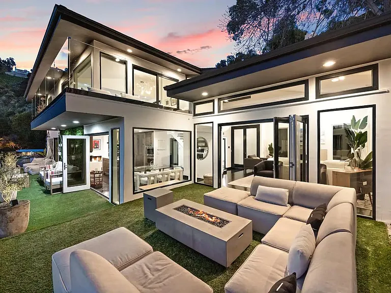 Indulge in VIP treatment with Stay Awhile Villas' unparalleled service.