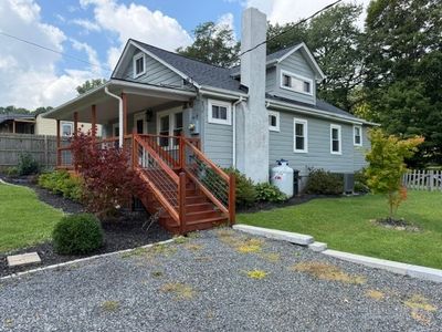 404 Mountain Avenue, West Jefferson, NC, 28694