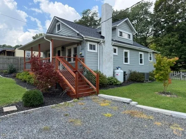 404 Mountain Avenue, West Jefferson, NC 28694