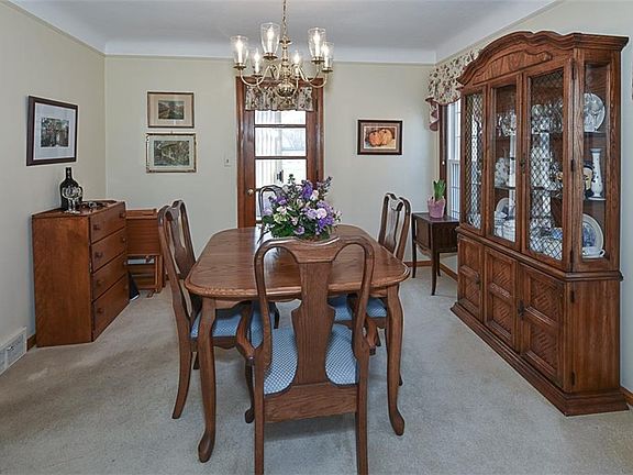 5th image of 20915 Stratford Ave