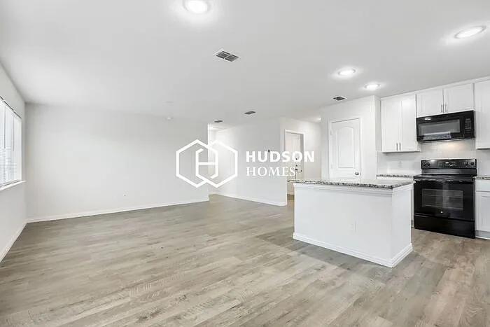 2031 Clay St — Photo 4