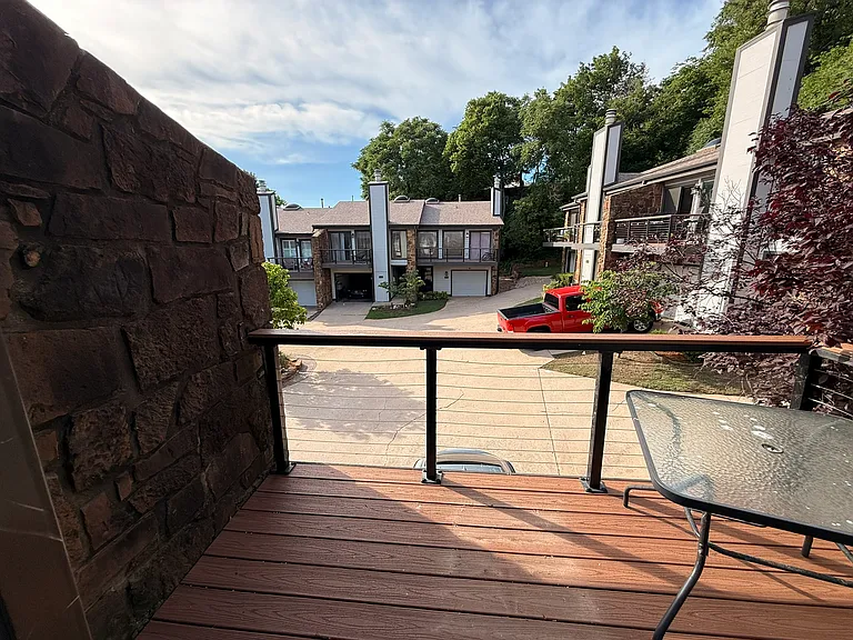 1563 Riverside Dr — Photo 14
