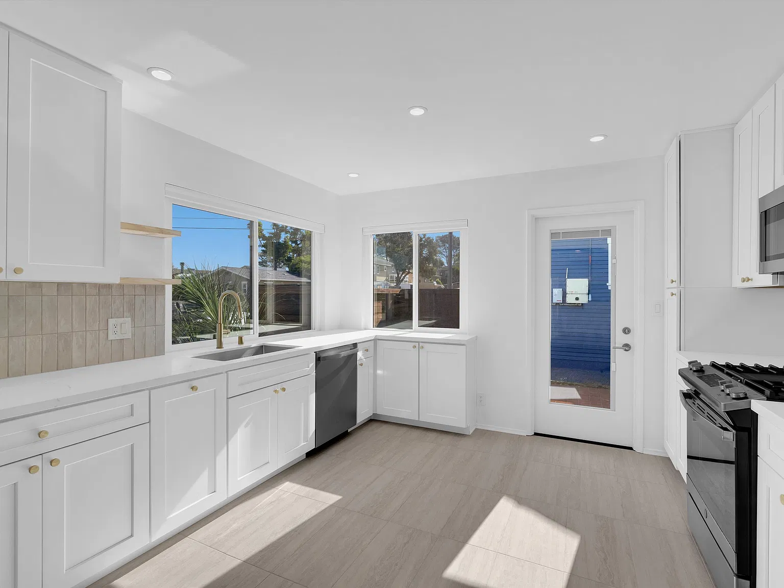 3 bed, 1000 sqft, $5,500 — Photo 3