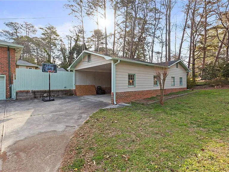 798 Bank St SE — Photo 30