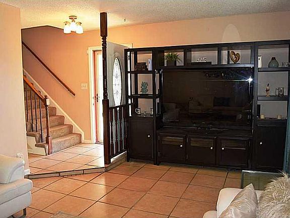 4th image of 3704 Farley Ct