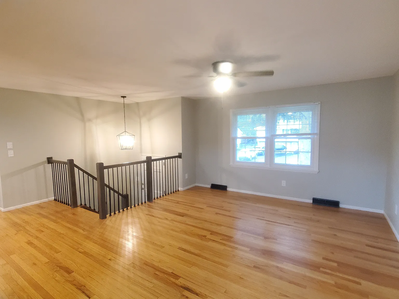 3 bed, 1.5 bath, 1573 sqft, $2,400 — Photo 3