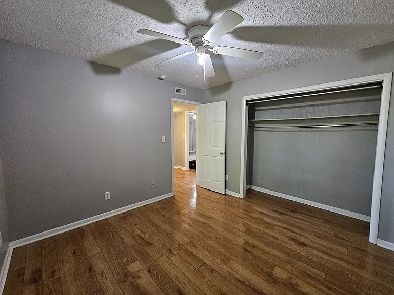 1801 Sunset Ter #C — Photo 11