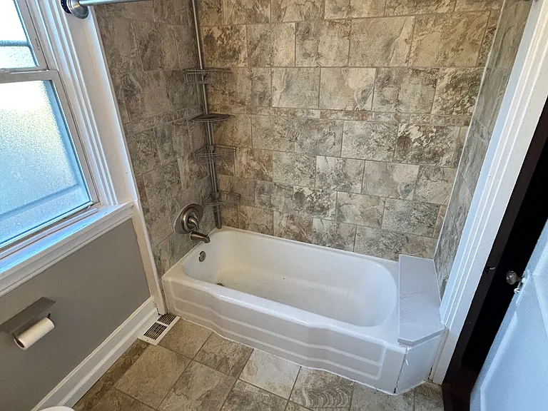 1425 Lasalle Ave #2 — Photo 6