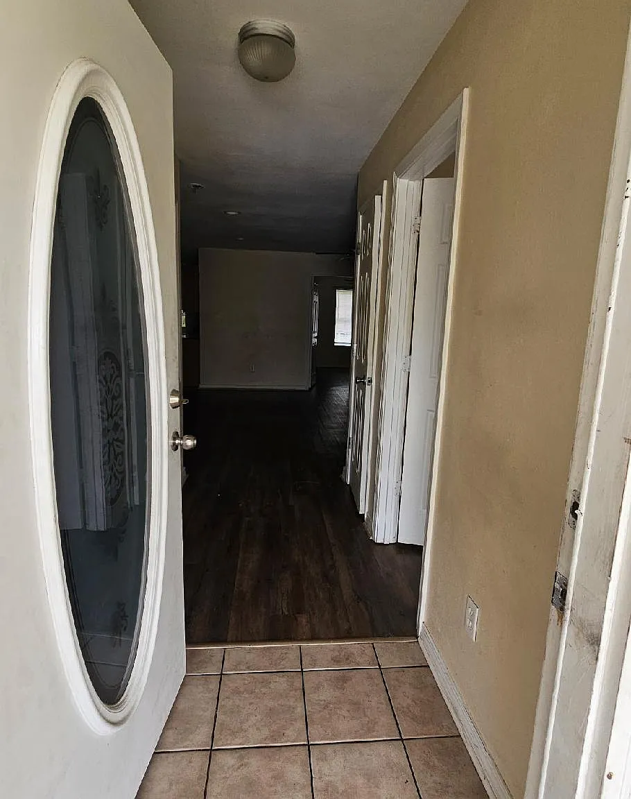 3 bed, 2.0 bath, 1521 sqft, $1,300 — Photo 2