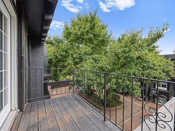 4th image of 809 W 40th St APT 19
