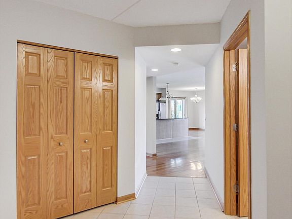 2nd image of 3258 N Harlem Ave Unit 403