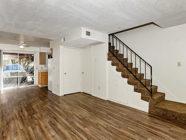 355 Country Club Circle — Photo 18
