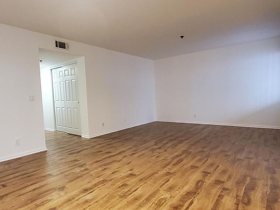 3rd image of 555 Oak St #105