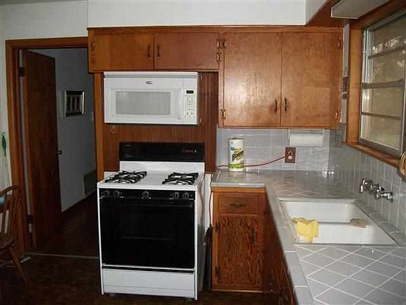 5th image of 2701 W Chicago Ave