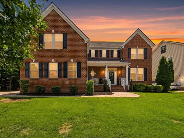 9318 Stonehouse Gln, Toano, VA 23168