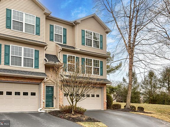 2nd image of 568 Meadowcroft Cir