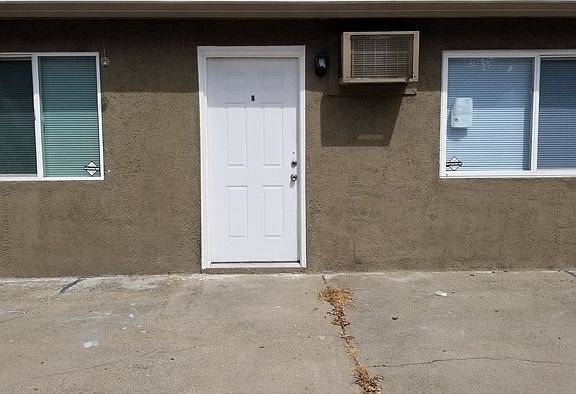 3rd image of 140 Grape St APT B