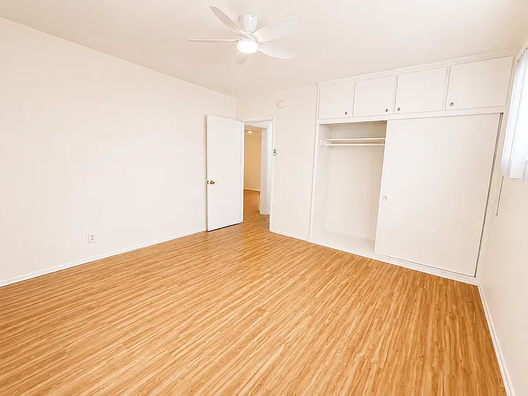 340 N Isabel St — Photo 8