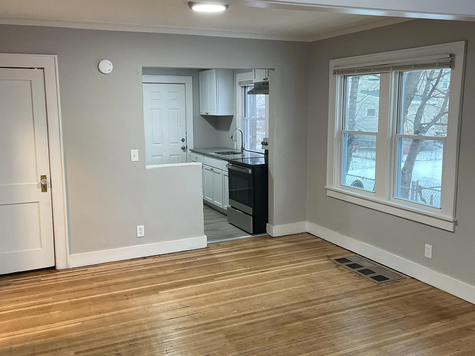 3 bed, 1.0 bath, 1182 sqft, $1,675 — Photo 4