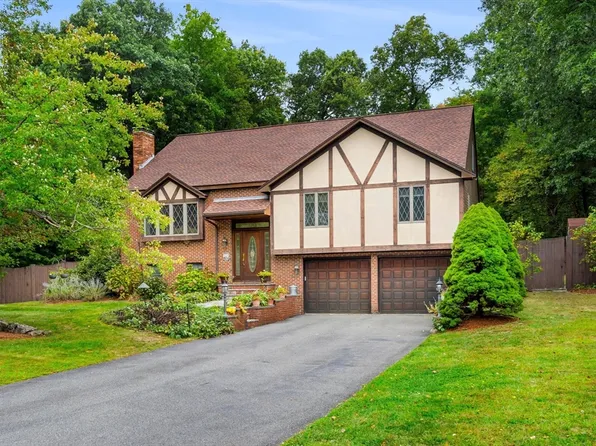 8 Naumkeag Row, Danvers, MA 01923