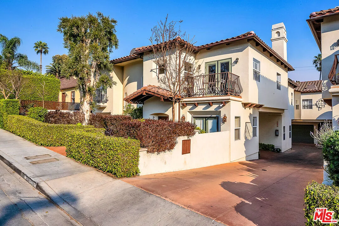 2 bed, 2.5 bath, 1598 sqft, $7,500 — Photo 2