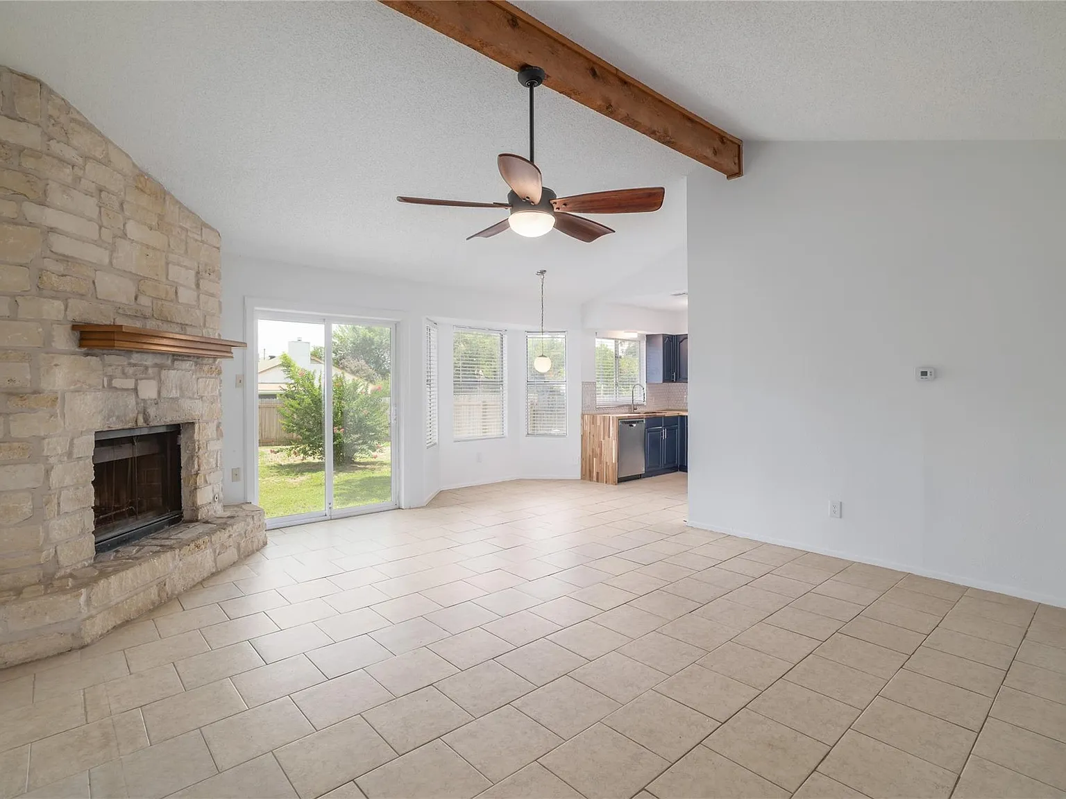 3 bed, 2.0 bath, 1119 sqft, $1,850 — Photo 4