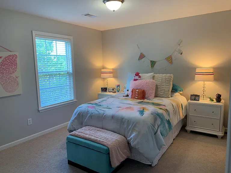 Bedroom 2 (walk-in closet)