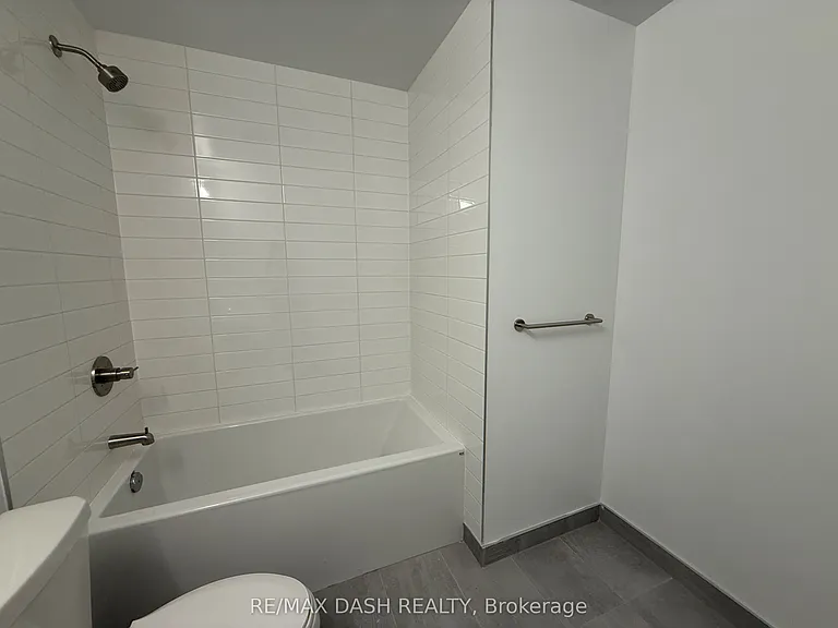 20 Soudan Ave #907 — Photo 8