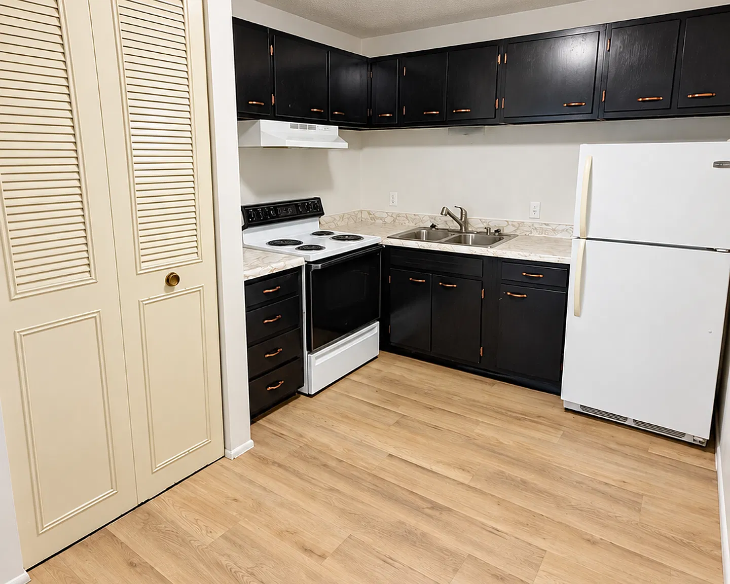 Imperial Apartments — Photo 4