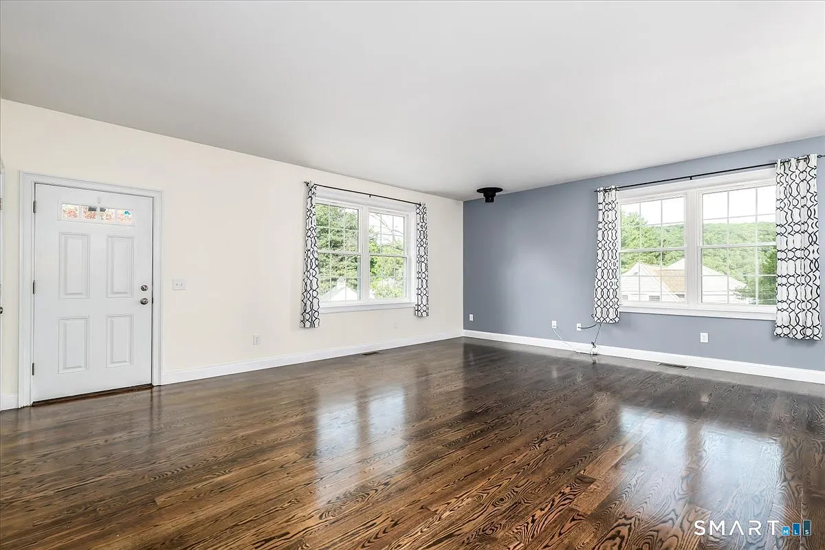 3 bed, 2.0 bath, 1568 sqft, $3,650 — Photo 3