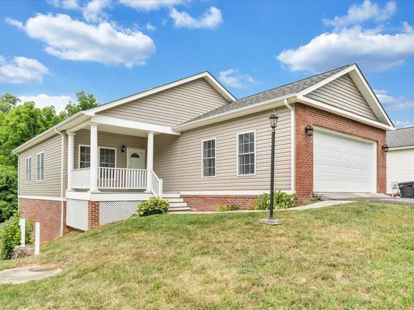 2808 Green Ridge Rd, Roanoke, VA 24019