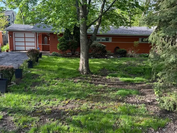 22W537 Cherry Ln, Glen Ellyn, IL 60137